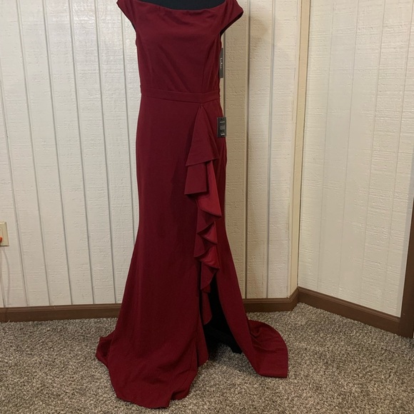 Lulu’s Mila Burgundy Ruffled Off The Shoulder Maxi Dress, size medium.  NWT. - Picture 8 of 9